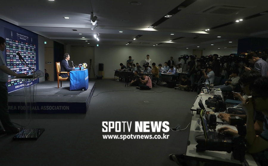 [포토S] 축구대표팀 새 사령탑 발표에 쏠린 관심