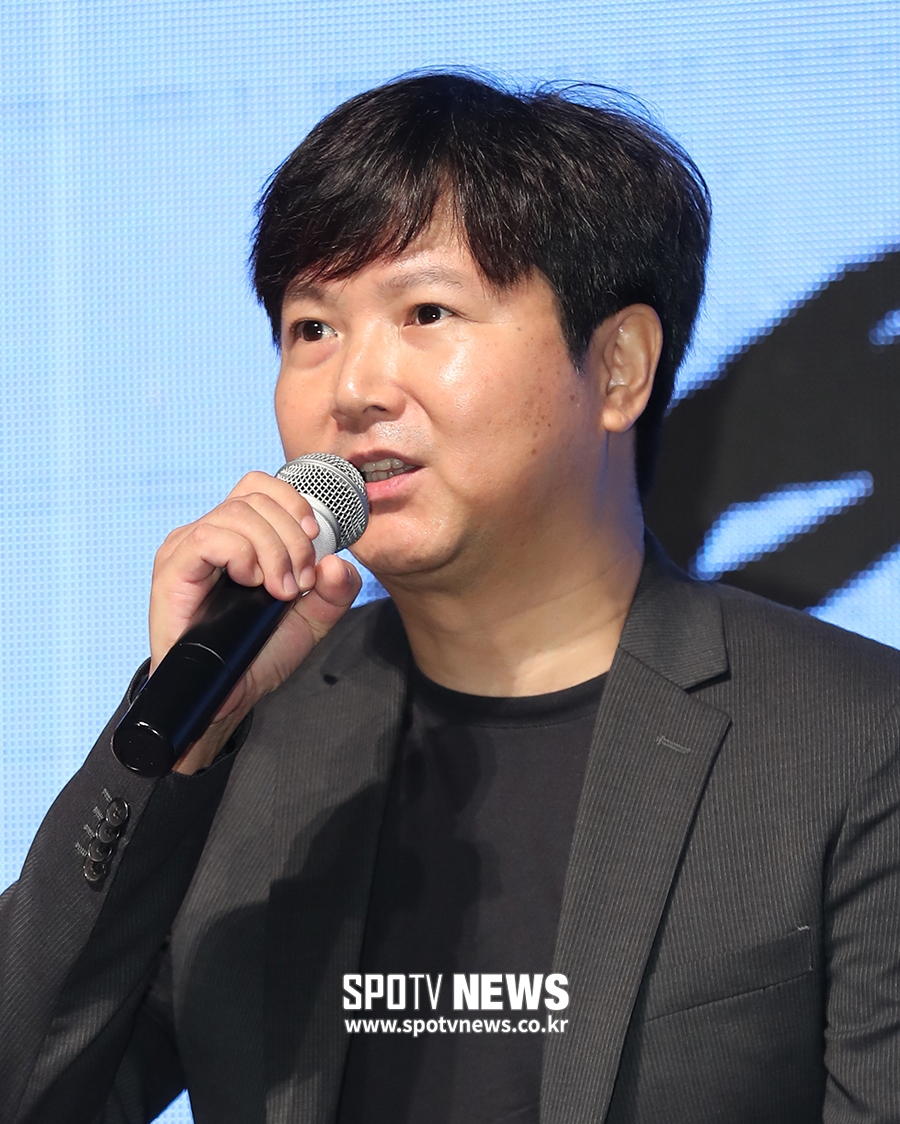 [포토S] 인사하는 김광식 감독