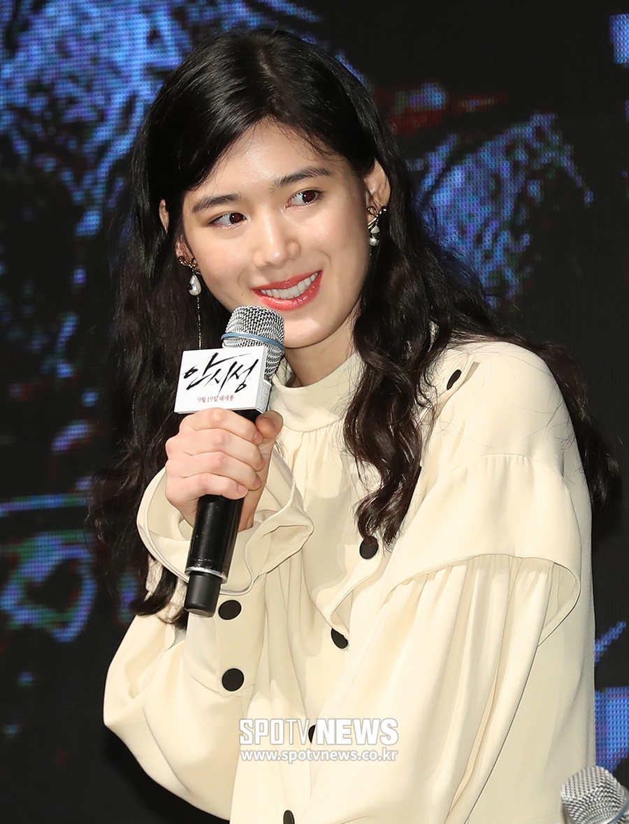 [포토S] 인터뷰 하는 배우 정은채