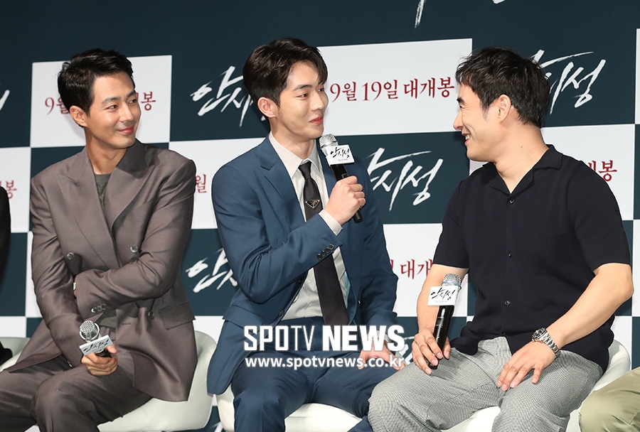 [포토S] 남주혁, '배성우 선배님 반했어요'
