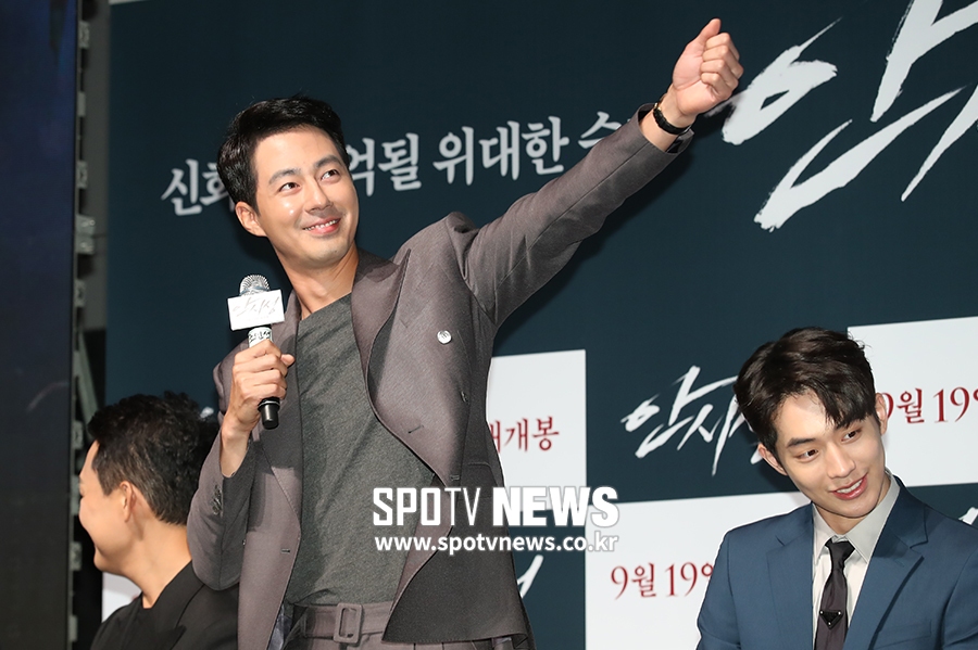 [포토S] 조인성, 활쏘는 양만춘 장군