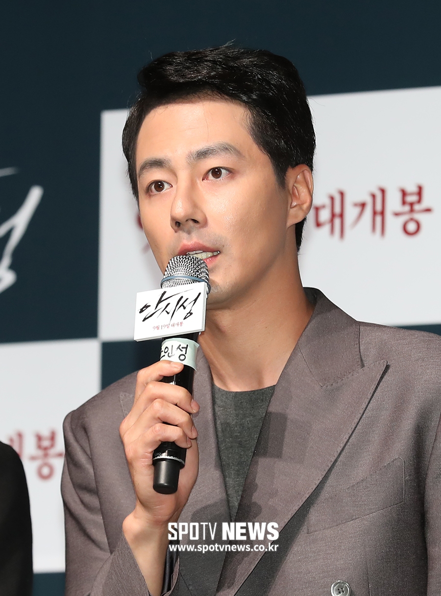 [포토S] 인터뷰 하는 배우 조인성