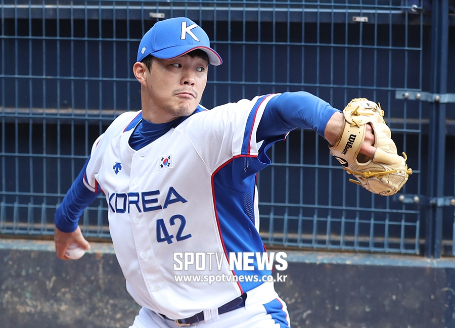 [포토S] 날카롭게 공 뿌리는 장필준