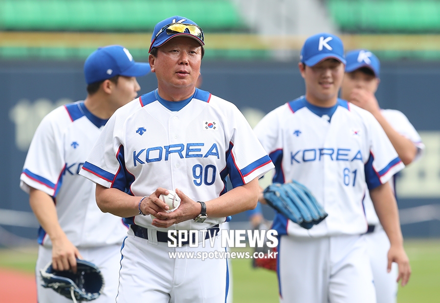 [포토S] 선동열 감독, 든든한 투수진 이끌고