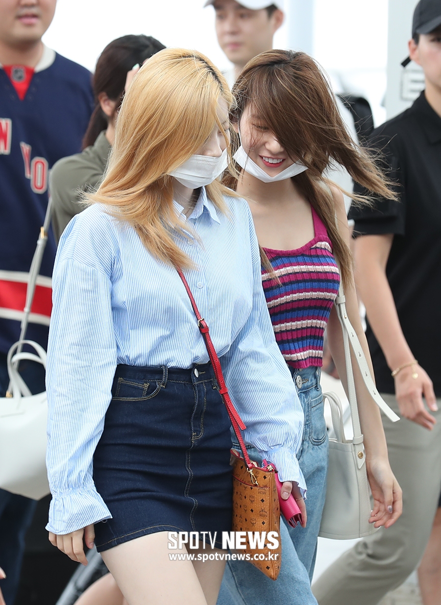 [포토S] 정연-사나, 거센 바람 맞으며 출국
