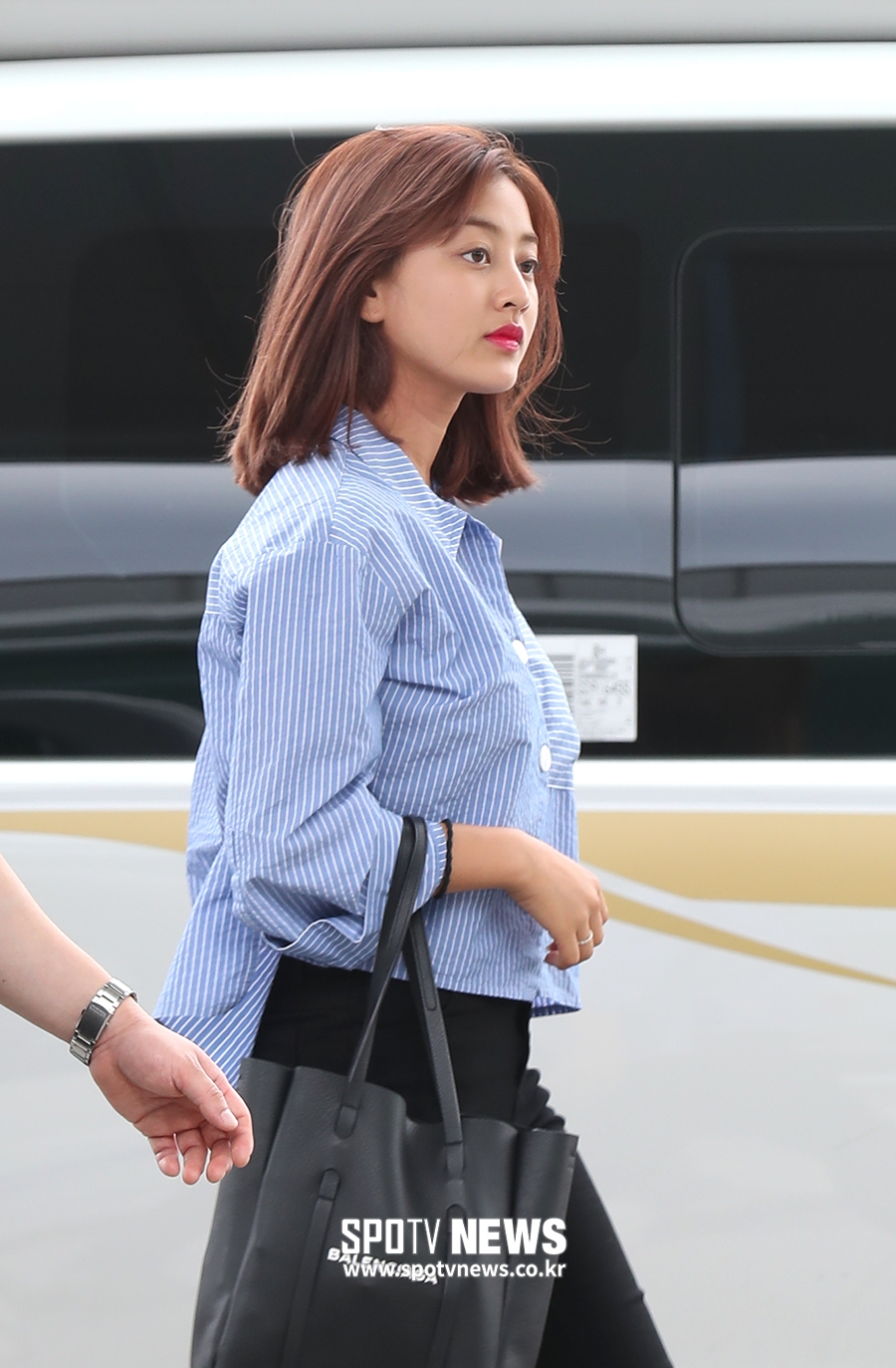 [포토S] 트와이스 지효, 우아한 출국길 패션