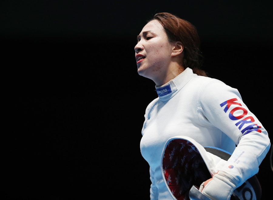 [아시안게임] 펜싱 女에페, 통한의 은메달…비디오 판독에서 결승점 무효