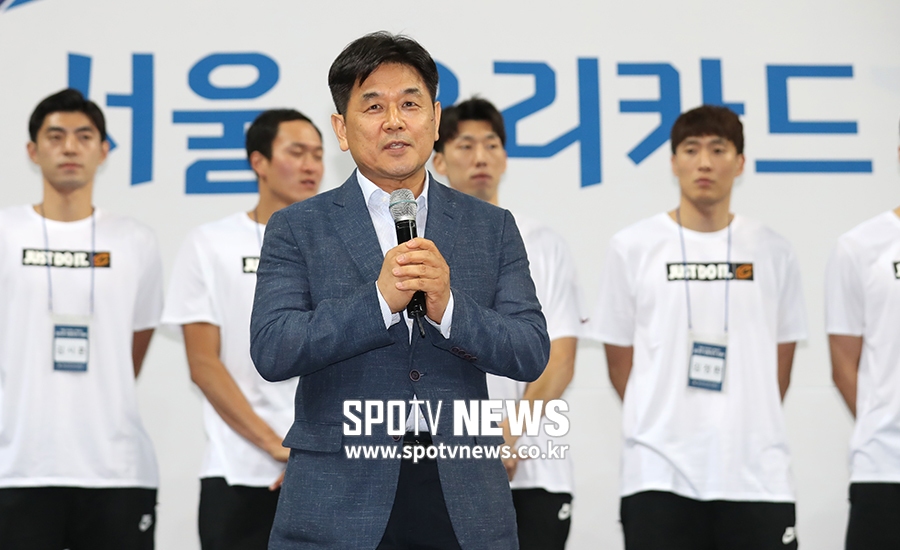 [포토S] 인사하는 허연욱 부단장