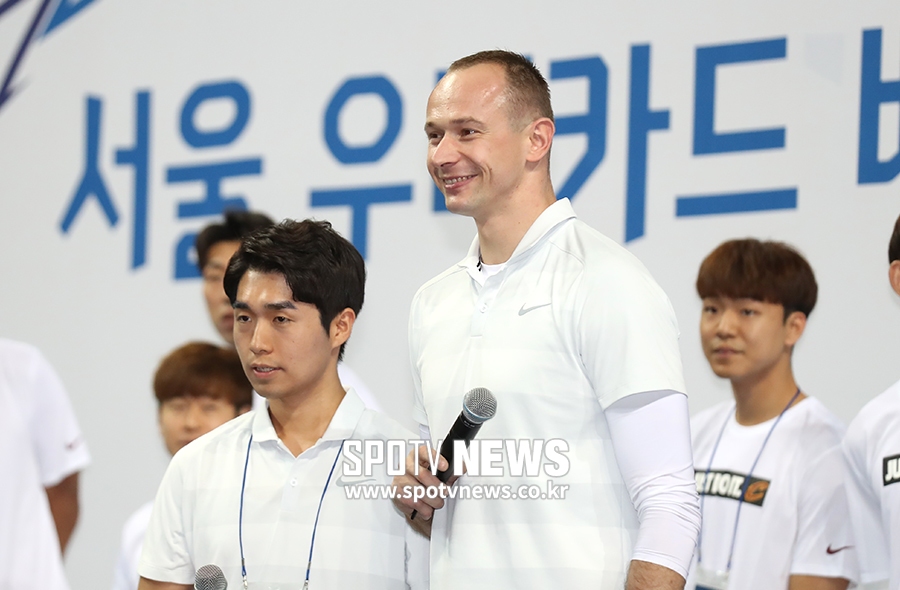 [포토S] "안녕하세요. 우리카드 코치 마틴입니다"