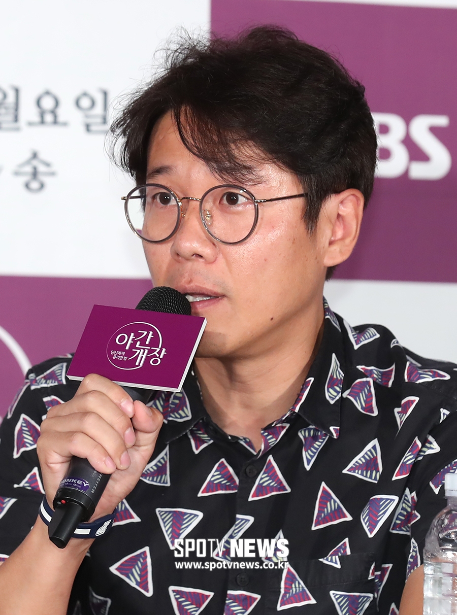 [포토S] 인사하는 권민수 PD