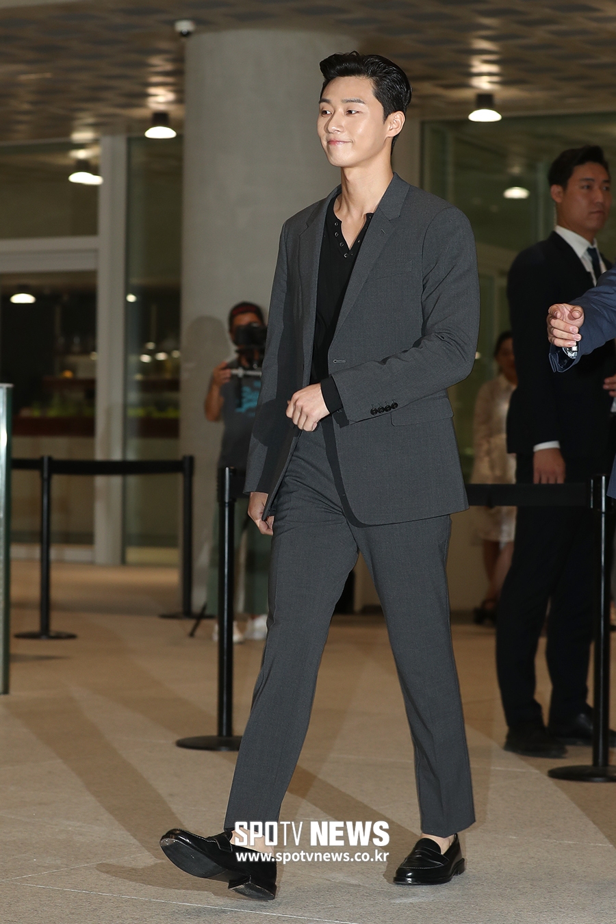 [포토S] 박서준, 시선 싹쓸이하는 등장