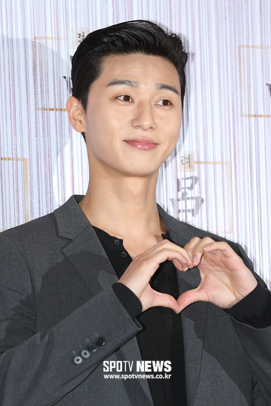 [포토S] 박서준, '하트?'