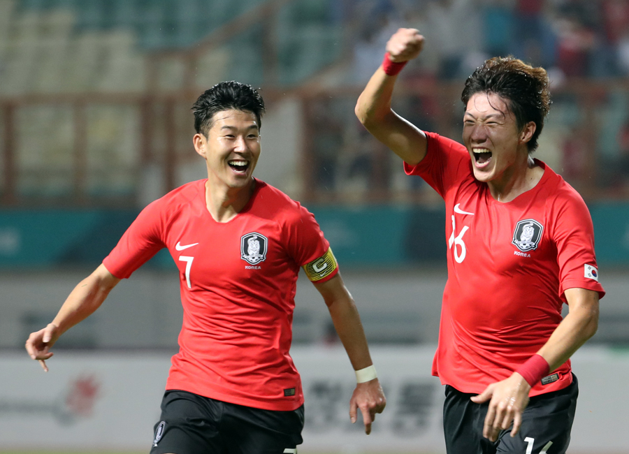 [아시안게임] 손흥민 패스-황의조 골, 한국 1-0으로 우즈벡에 리드(전반 5분)