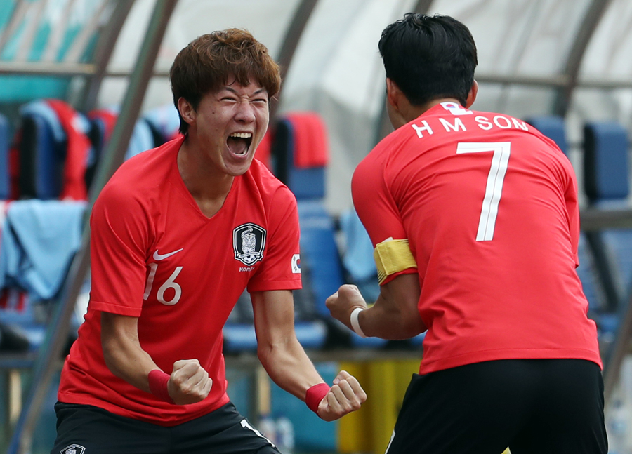 [아시안게임] '황의조 멀티골' 한국, 우즈벡에 2-1 리드(전반 종료)