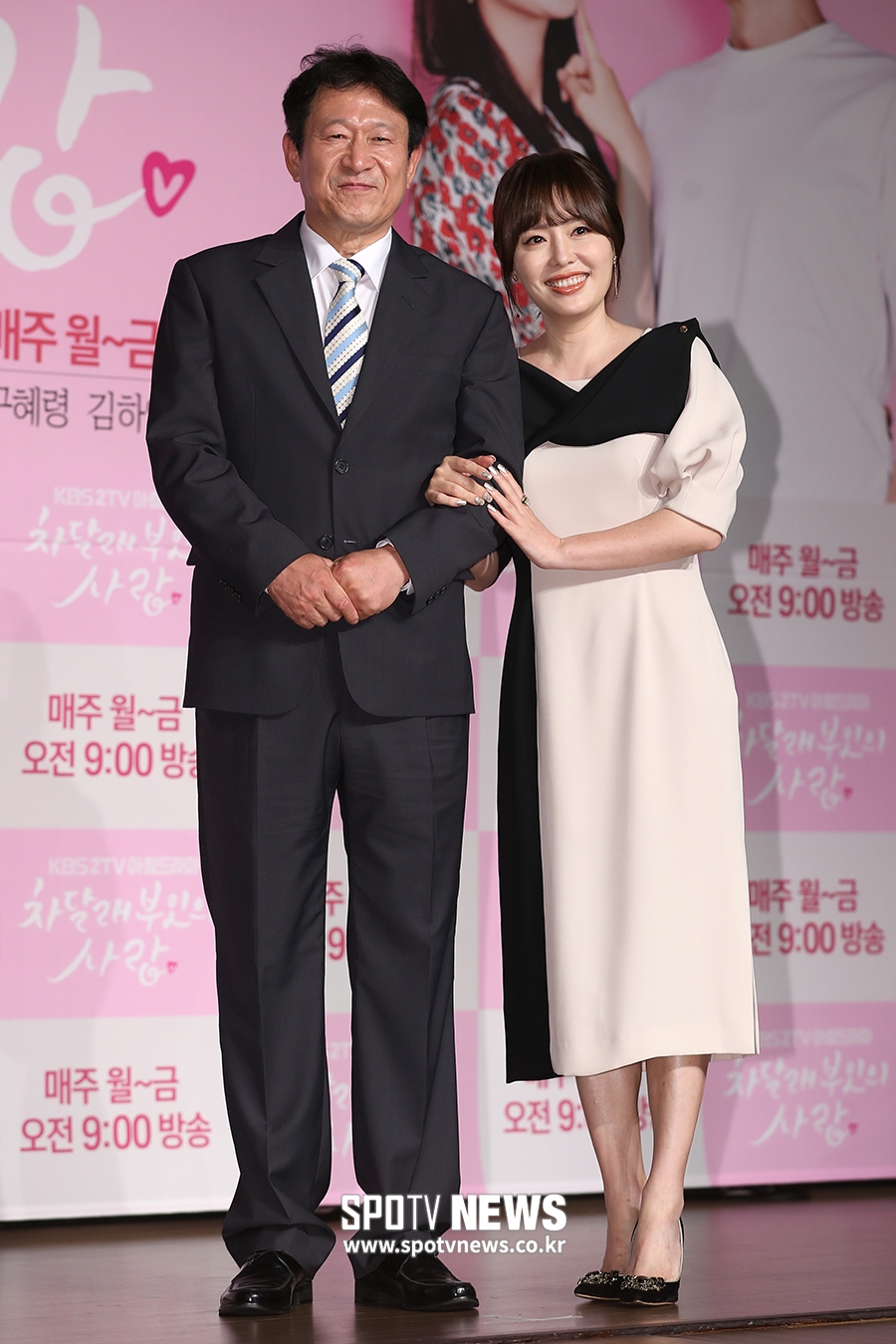 [포토S] 김응수-하희라, 띠동갑 부부!