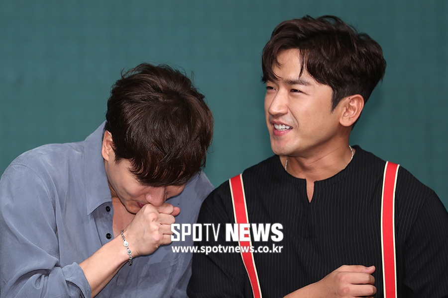 [포토S] 앤디, '민우형 너무 쑥스러워'