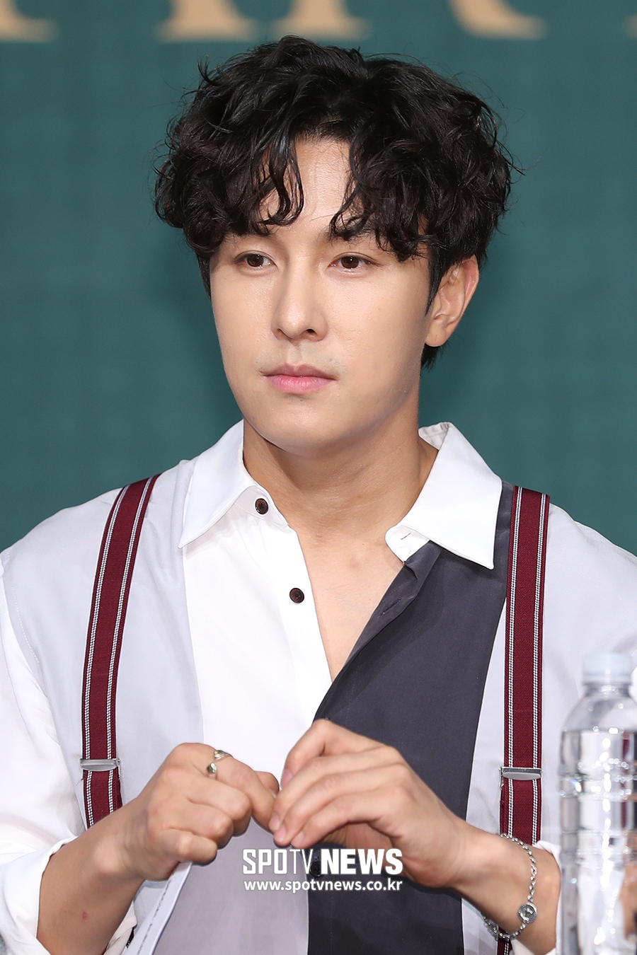 [포토S] 신화 김동완, 잡티 하나 없는 피부