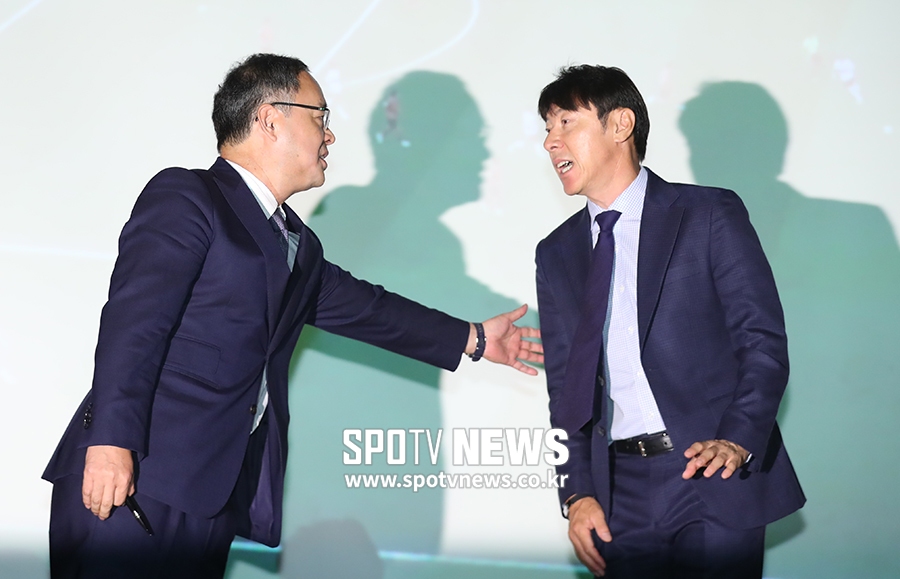 [포토S] 오랜만에 다시 만난 이용수-신태용