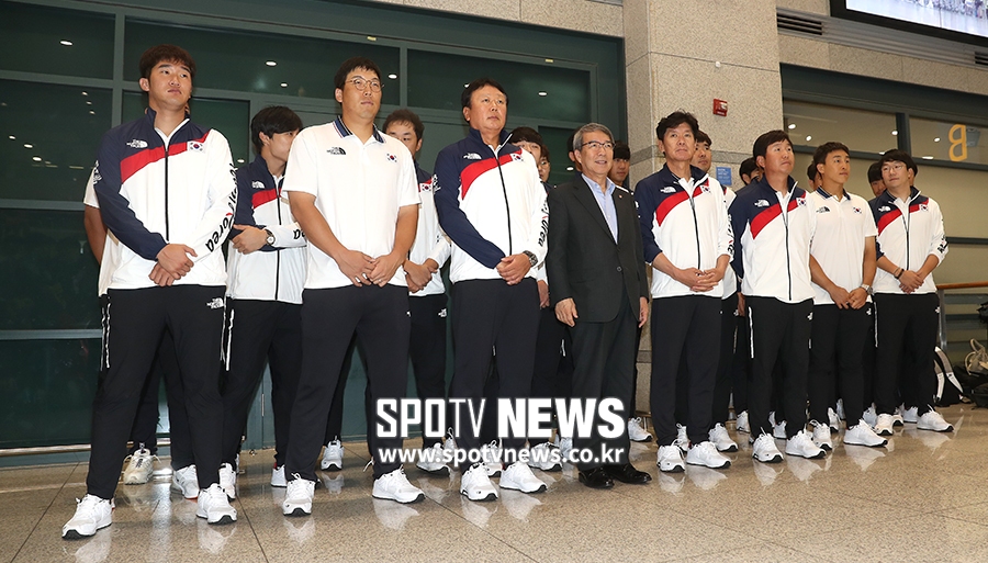 [포토S] 귀국한 야구대표팀, 어두운 표정