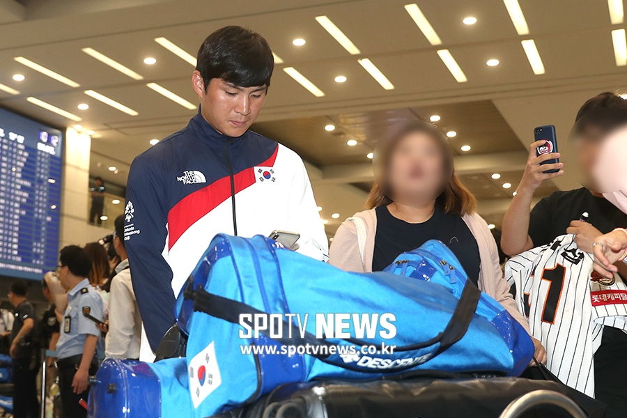 [포토S] 오지환, 귀국 현장에서도 침묵