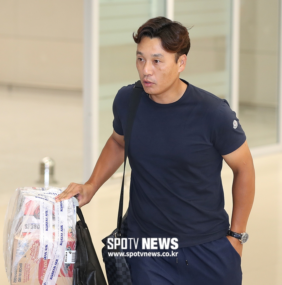 [포토S] 이승엽, 해설 마치고 귀국