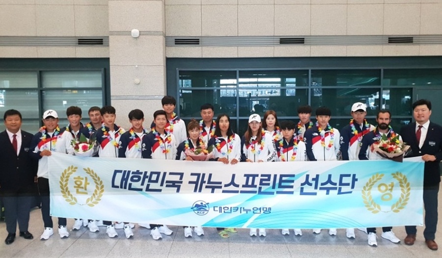 '아리랑+애국가' 동시 울린 카누 대표팀 귀국, AG 대장정 마무리