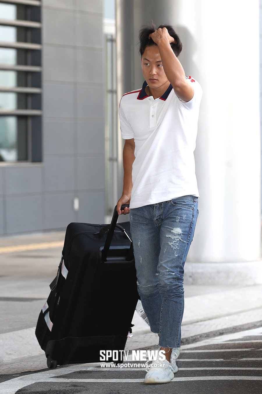 [포토S] 이승우, 은근한 카리스마 풍기며 입소