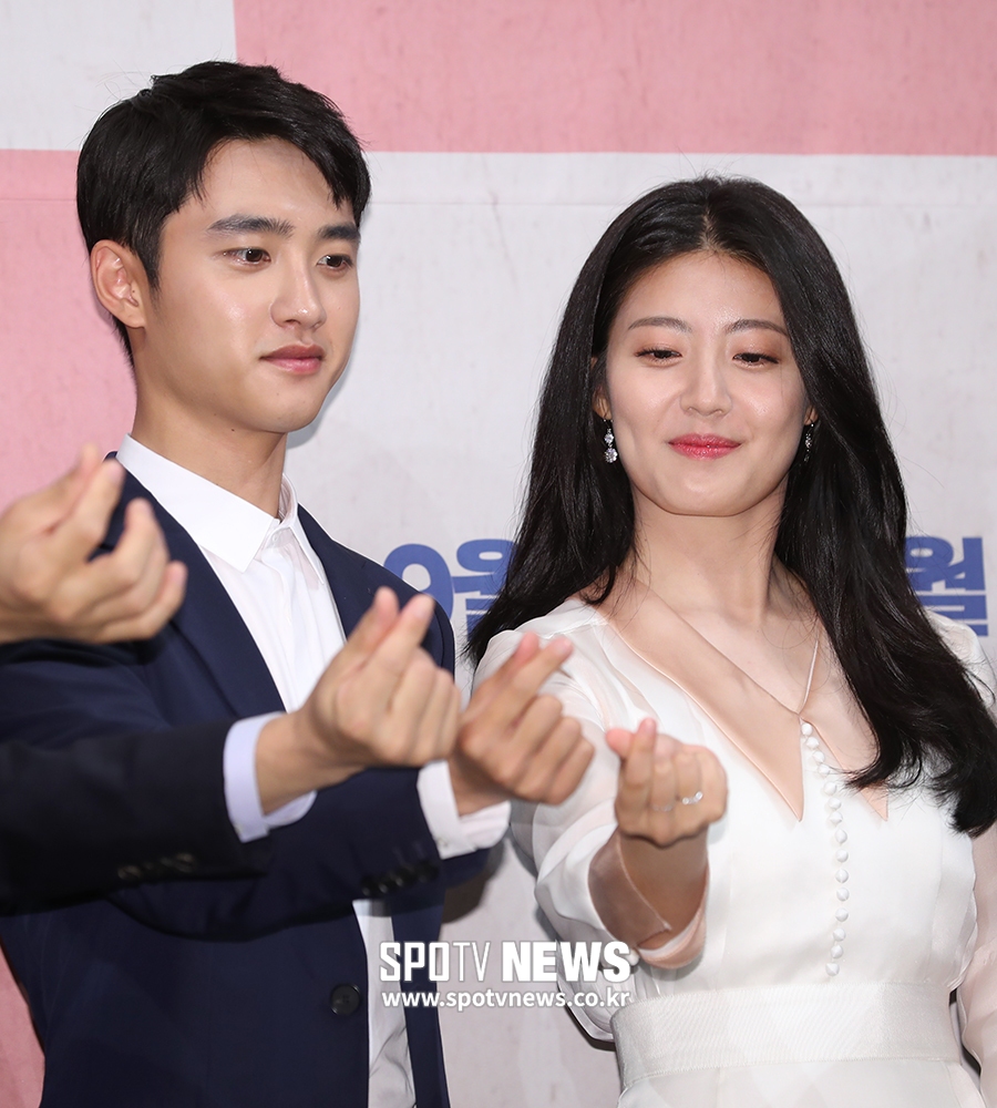 [포토S] 도경수-남지현, '하트 만들어볼까?'