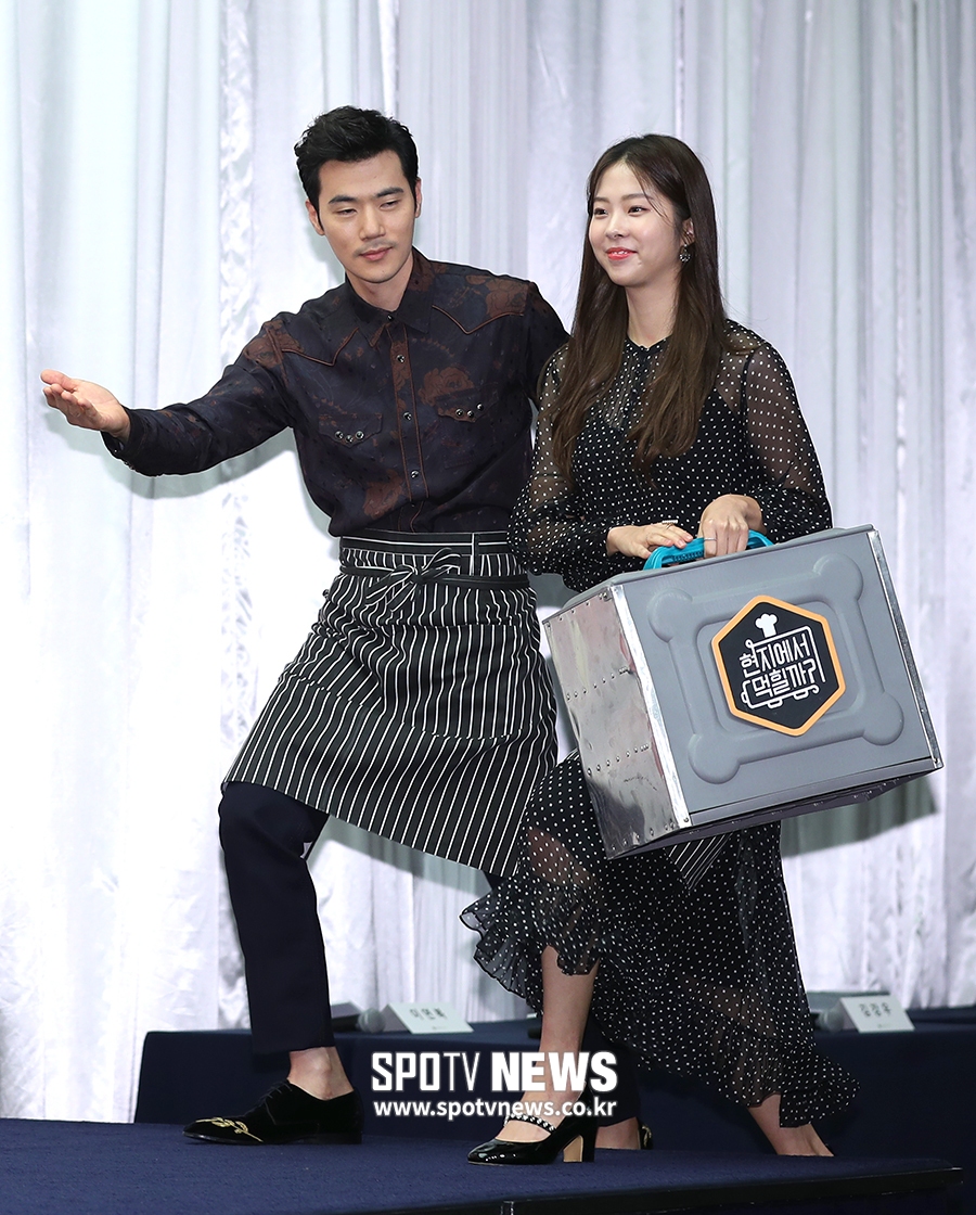 [포토S] 김강우, 철가방 든 서은수 에스코트
