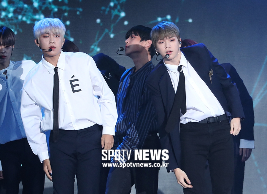 [포토S] 박우진-강다니엘, 빠져드는 무대