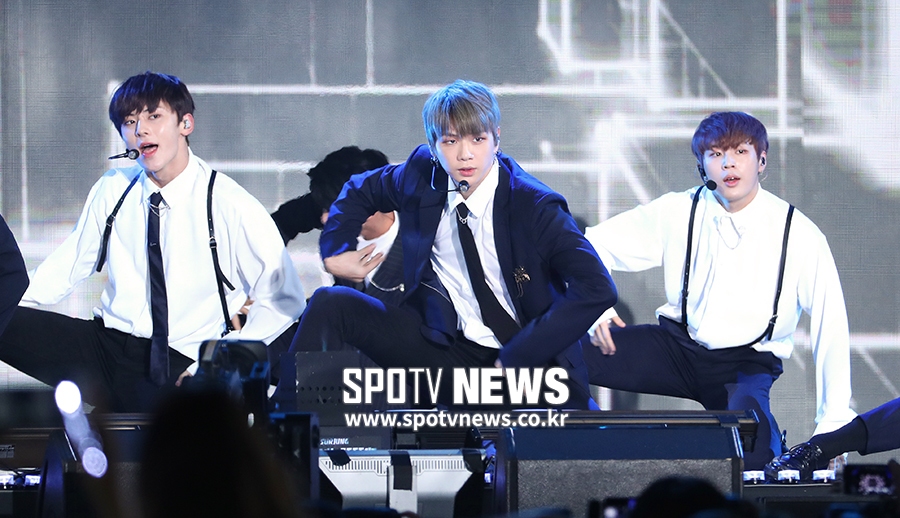 [포토S] 황민현-강다니엘-하성운, 섹시한 무대