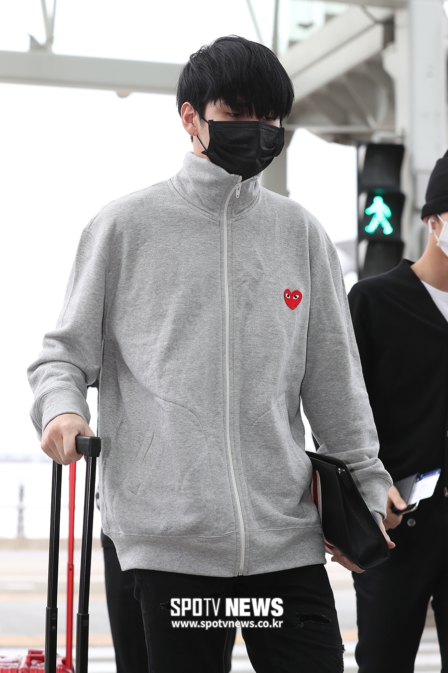 [포토S] 워너원 옹성우, 가려도 가려지지 않는 '잘생김'