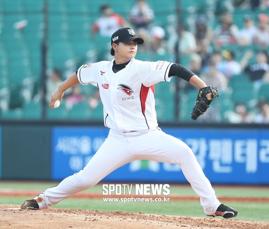 한화 KT에 4-12 완패…19살 신예 김민에게 덜미