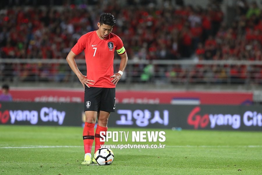 [포토S] 손흥민, 페널티킥 하기 전 심호흡