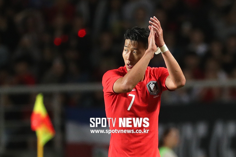 [포토S] 멋진 활약 펼치고 교체되는 손흥민