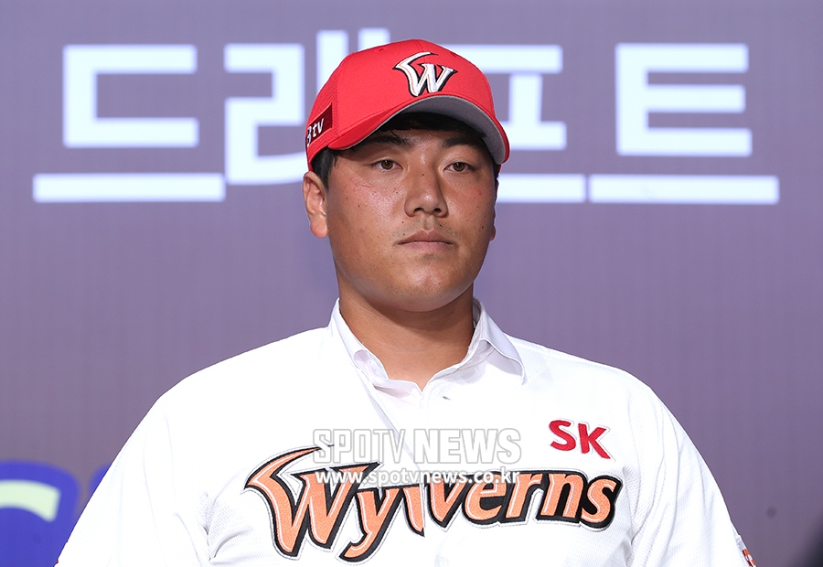 [포토S] 김성민, 'SK 안방 걱정 마세요!'
