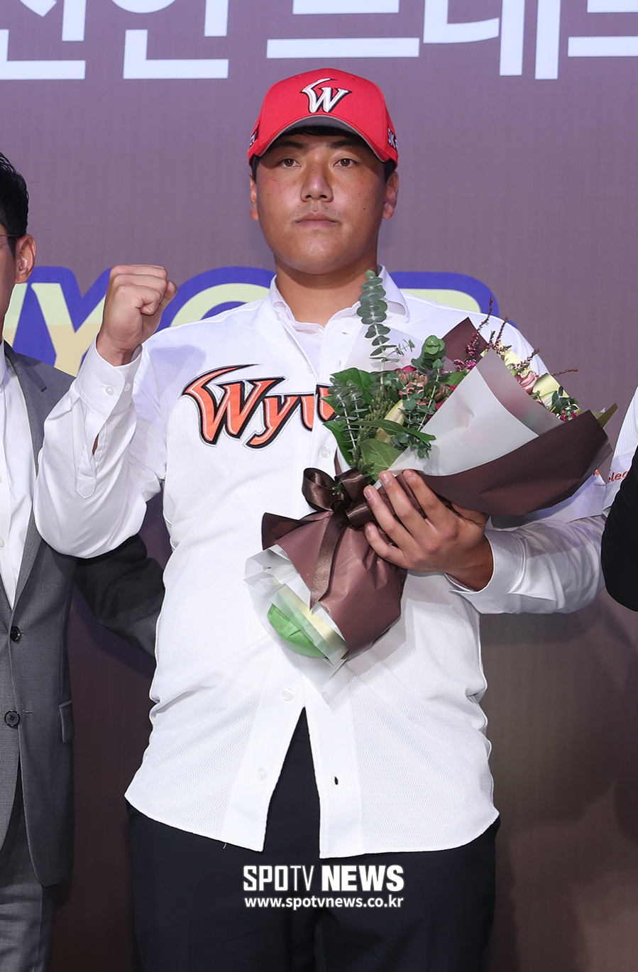 [포토S] SK 지명된 김성민, 파이팅!