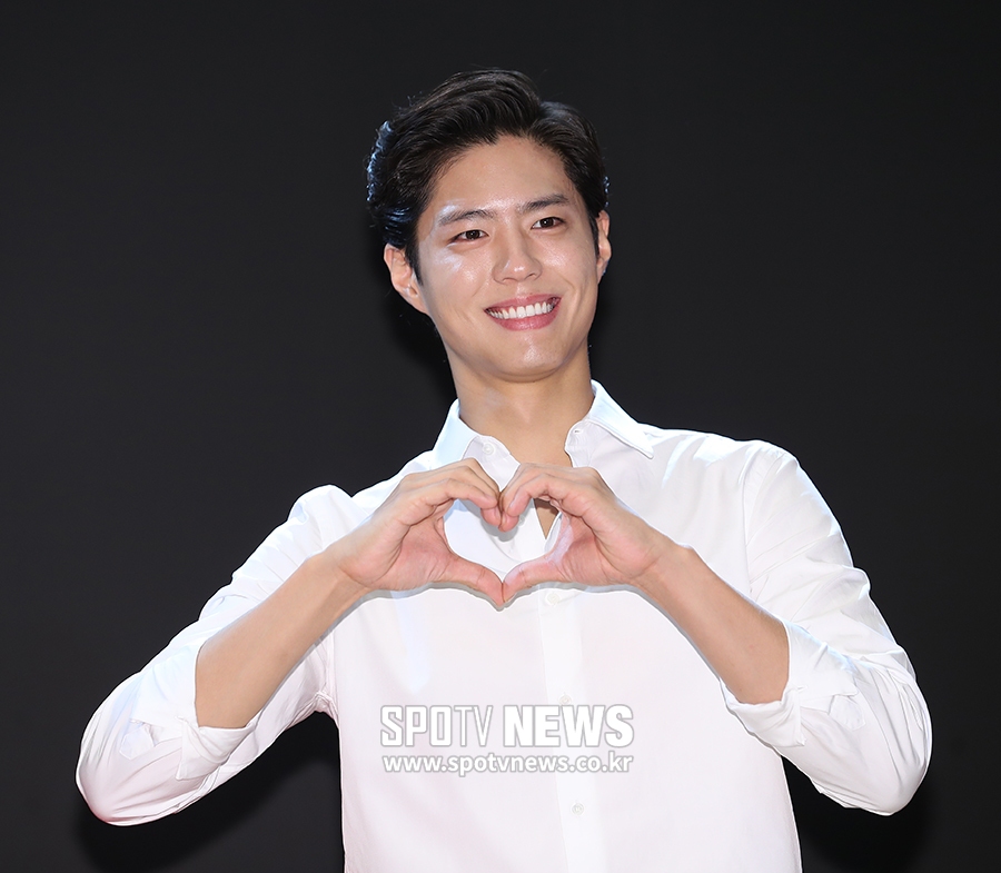 [포토S] 박보검, '하트 받으세요~'