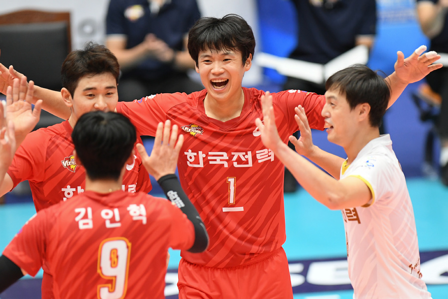 [제천·KAL컵] 한국전력, '대어' 현대캐피탈 3-1 격파