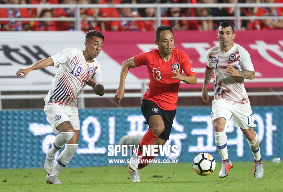 [포토S] 돌파 시도하는 문선민