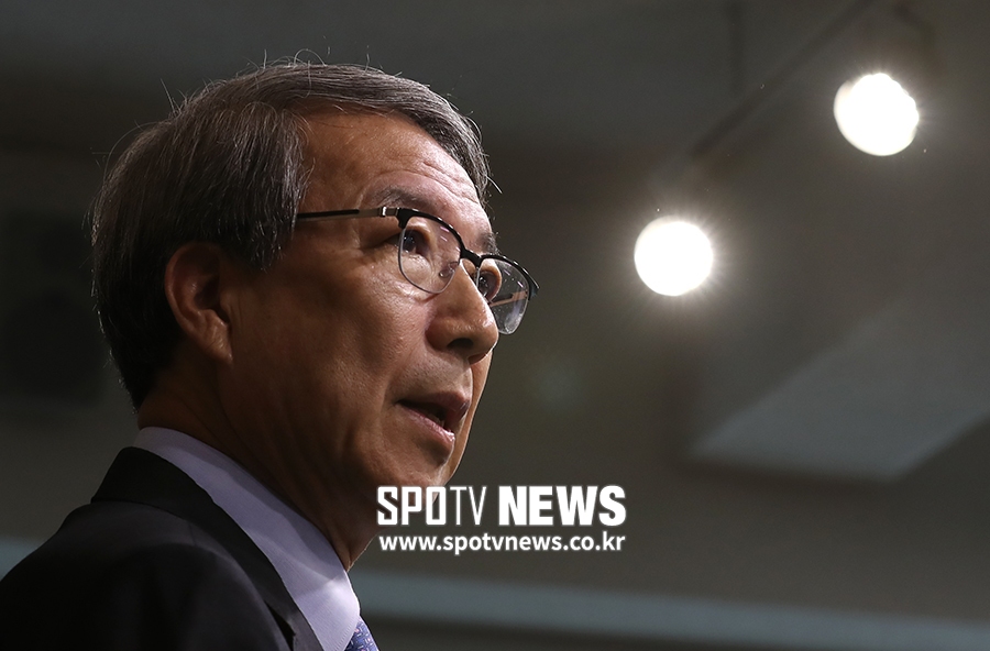 [포토S] 아시안게임 병역 문제 관련 기자회견 하는 정운찬 커미셔너