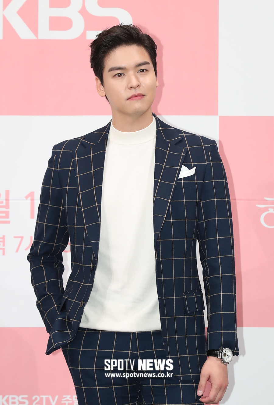 [포토S] 포즈 취하는 배우 이장우