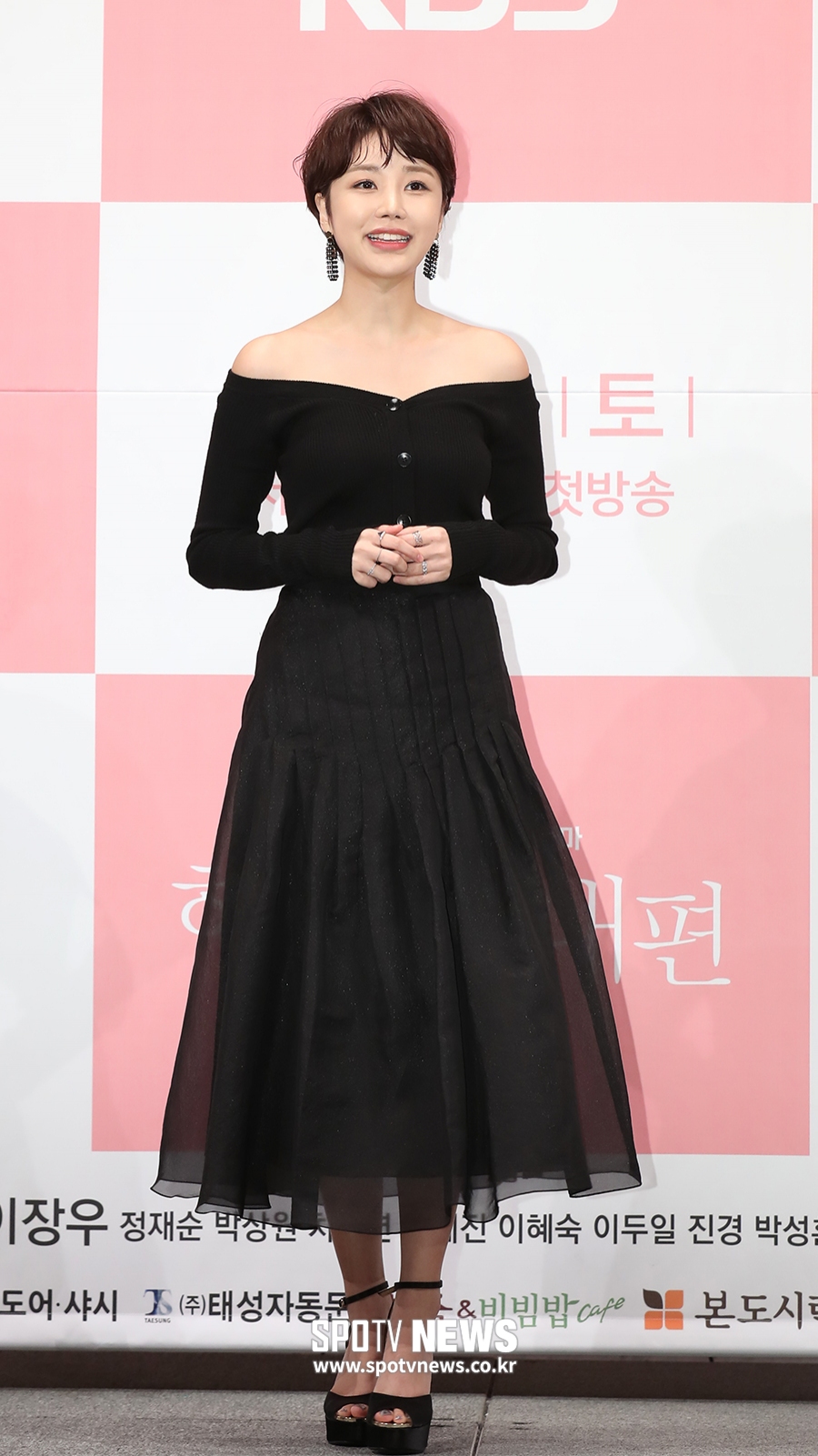 [포토S] 윤진이, 섹시한 블랙 드레스