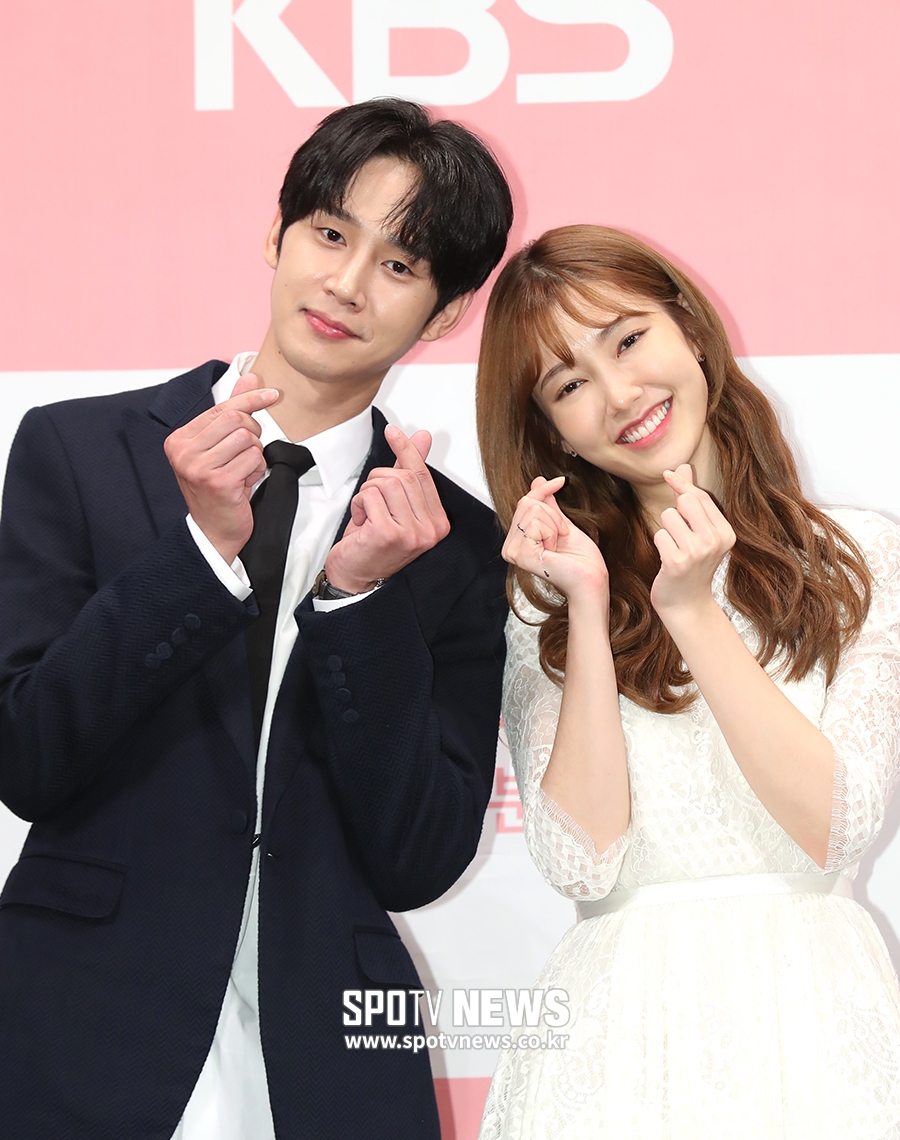 [포토S] 박성훈-나혜미, 싱그러운 손하트
