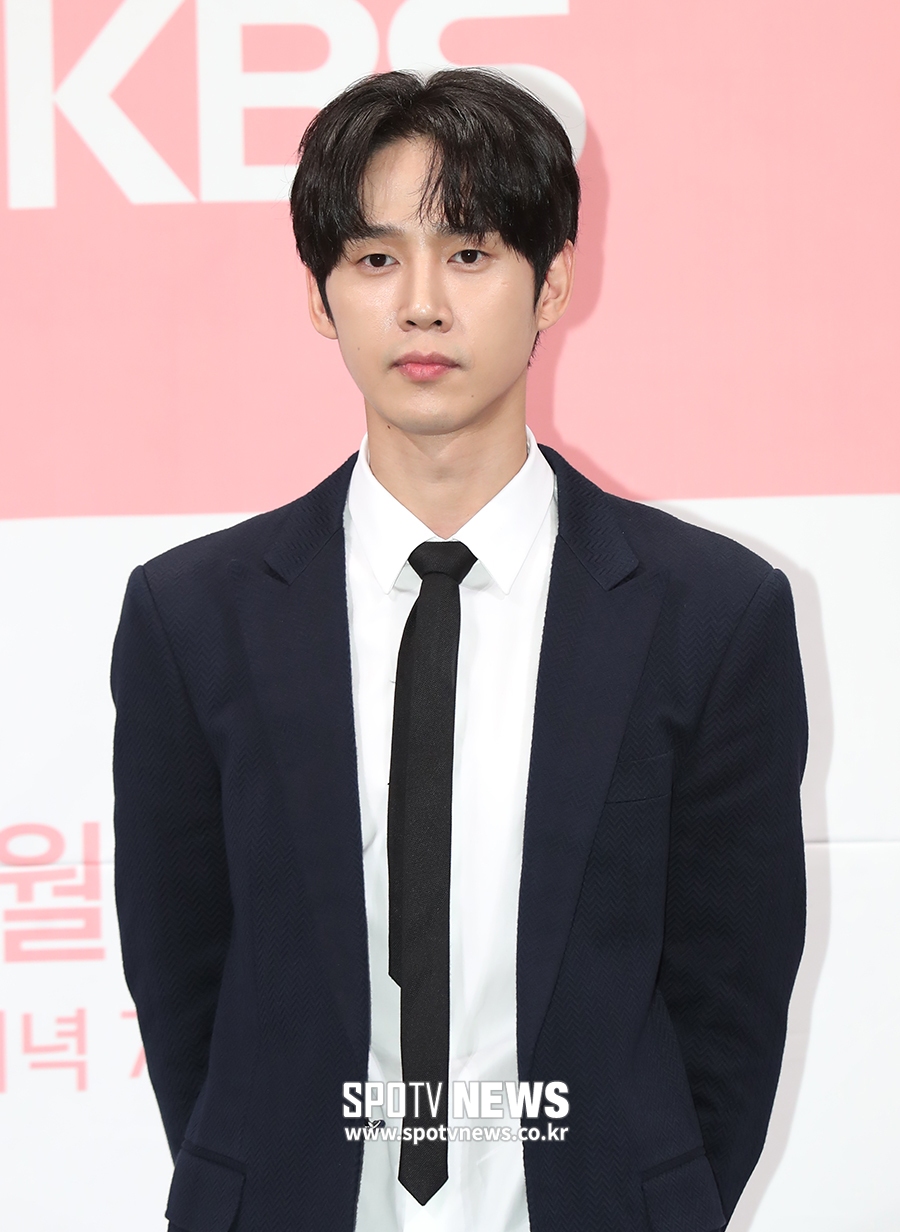 [포토S] 포즈 취하는 배우 박성훈