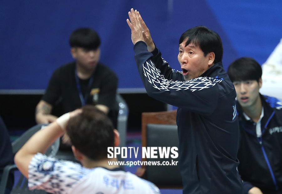 [포토S] 신영철 감독, '이렇게!'