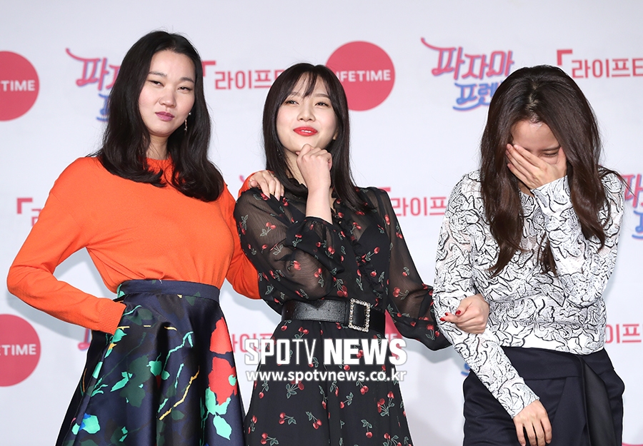 [포토S] 송지효, 장윤주-조이 능청 포즈에 빵!
