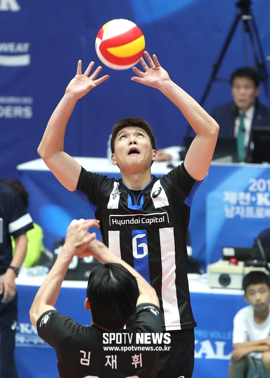 [포토S] 토스 올리는 이승원