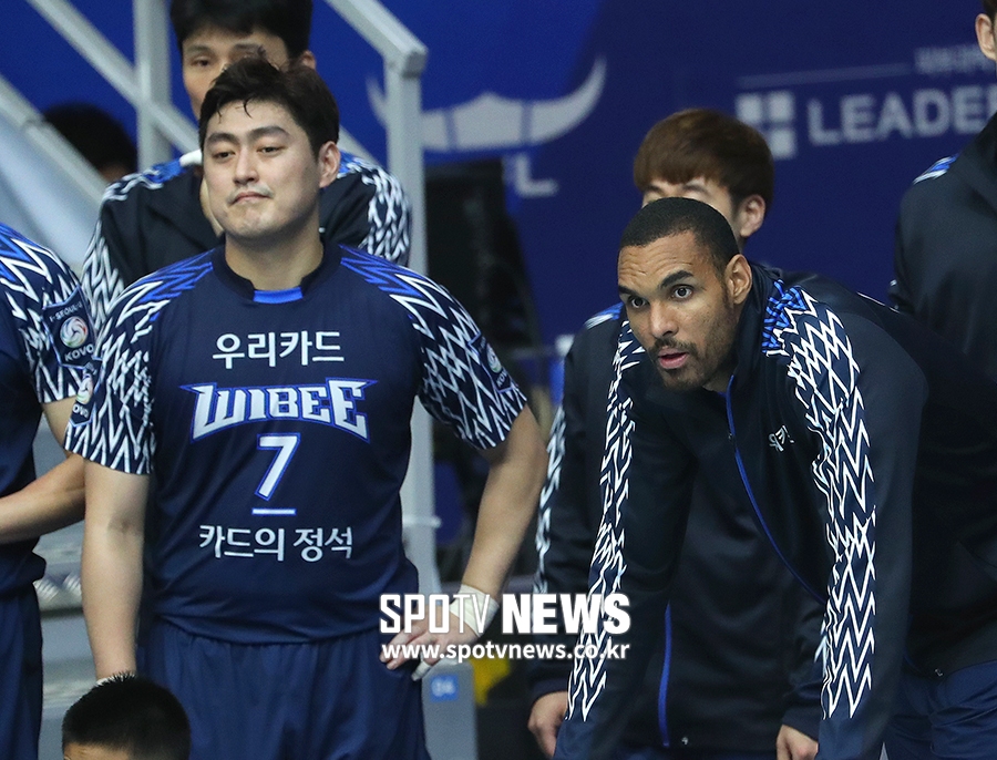 [포토S] 아가메즈, 옆구리 부상으로 웜업존에서