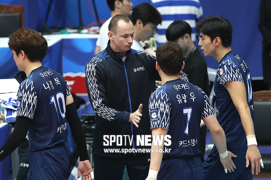 [포토S] 선수들 격려하는 마틴 코치